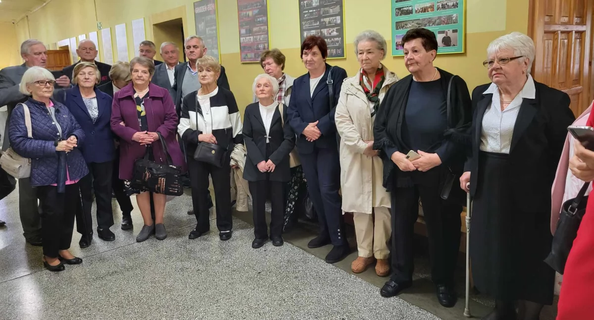 Jubileusze, maturze Wzruszające spotkanie absolwentów Starachowicach - zdjęcie, fotografia