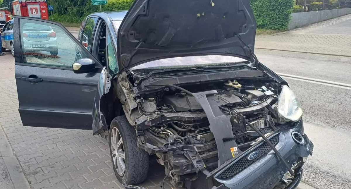 Wypadki drogowe, Wypadek Ambrożowie latek ciężkim stanie trafił szpitala - zdjęcie, fotografia