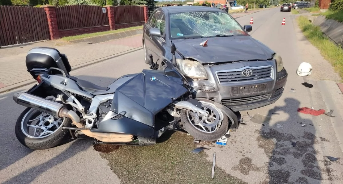 Wypadki drogowe, Groźna kolizja Osinach  Motocyklista trafił szpitala - zdjęcie, fotografia