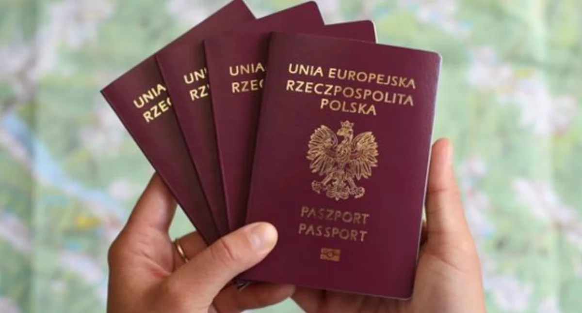 Paszporty w Ostrowcu św. Fot. gov.pl