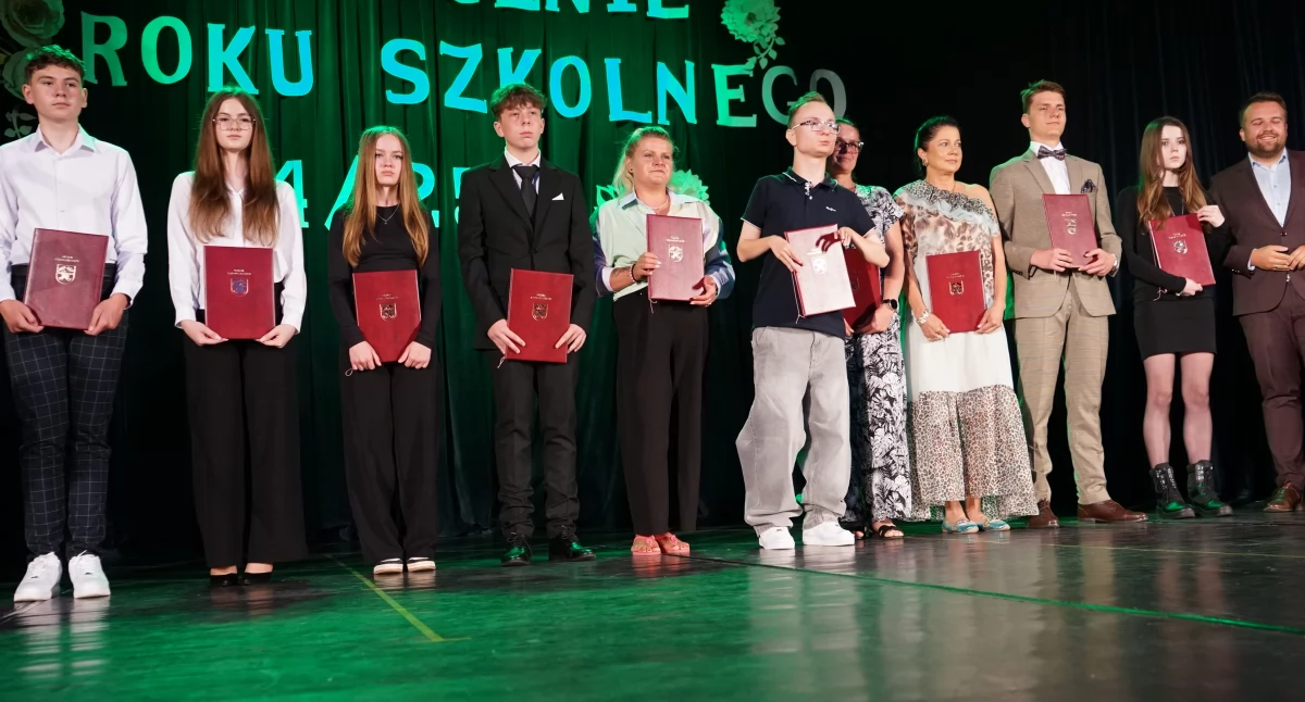 Edukacja, Uczniowie najlepsi najlepszych Starachowic - zdjęcie, fotografia