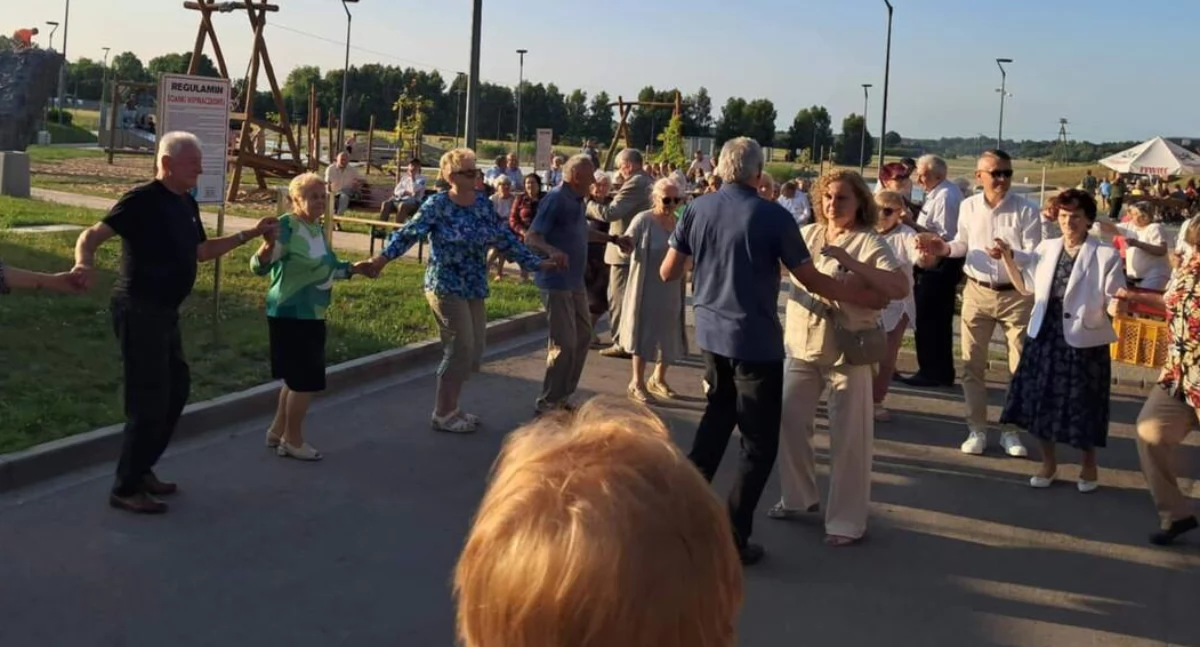 Pogoda sprzyjała tańcom pod chmurką 