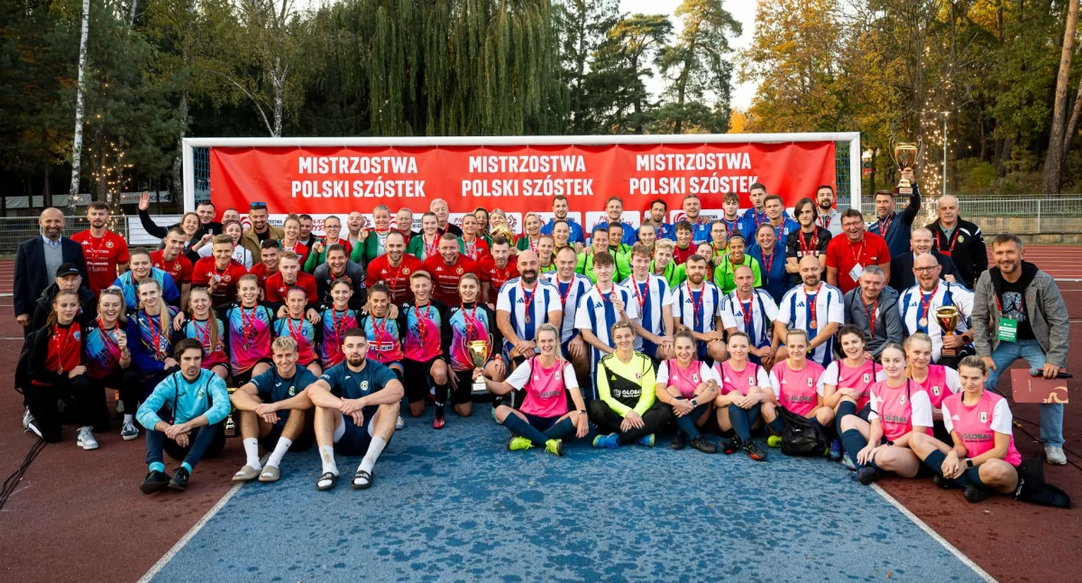 Piłka nożna, mistrzostwa Polski szóstek ruszają sierpnia Zgłoś swoją drużynę powalcz nagrody - zdjęcie, fotografia