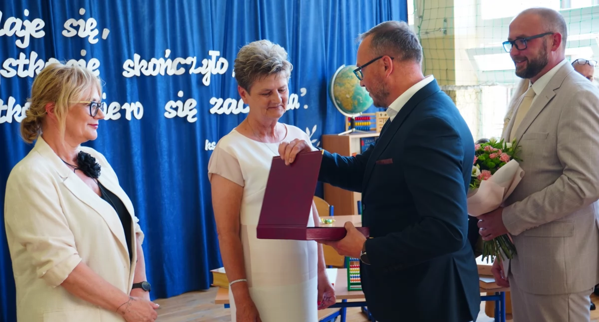 Podziękowania dla pań odchodzących na emeruturę 