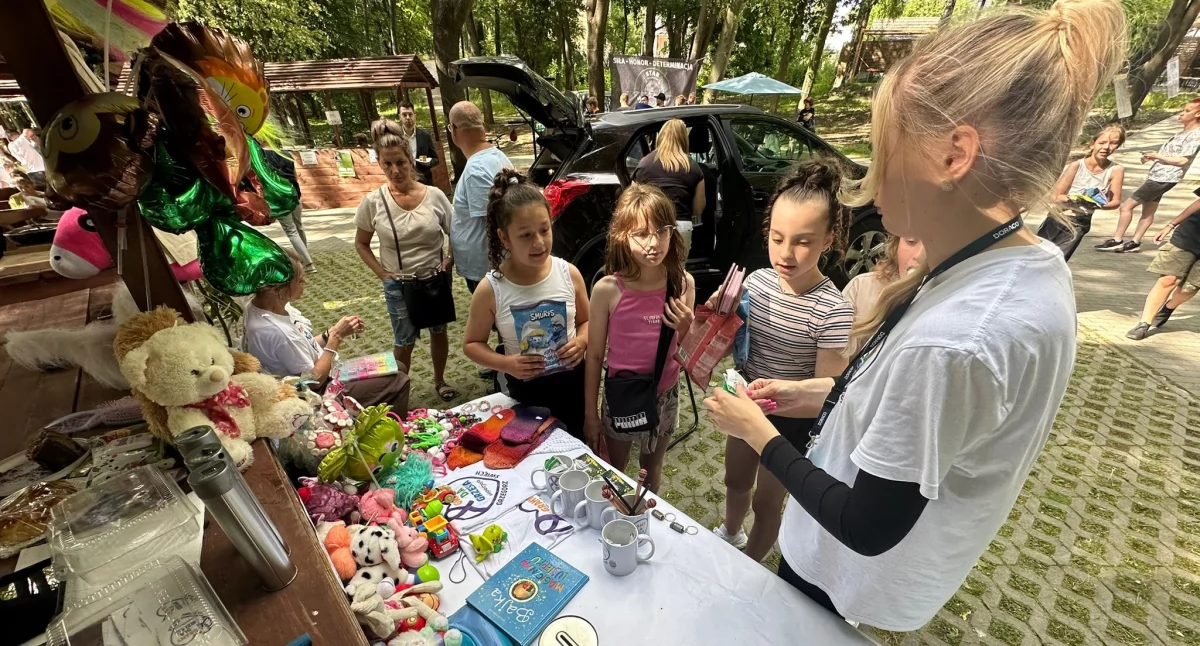 Udane powitanie wakacji w Starachowicach z pomocą w tle