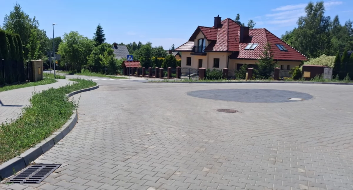 Na osiedlu jest nawet minirondo 