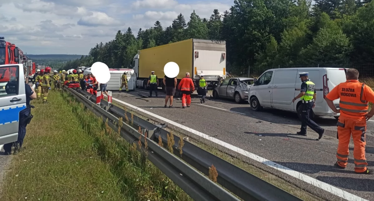 Wypadki drogowe, Wypadek udziałem samochodów naszym regionie Droga całkowicie zablokowana - zdjęcie, fotografia