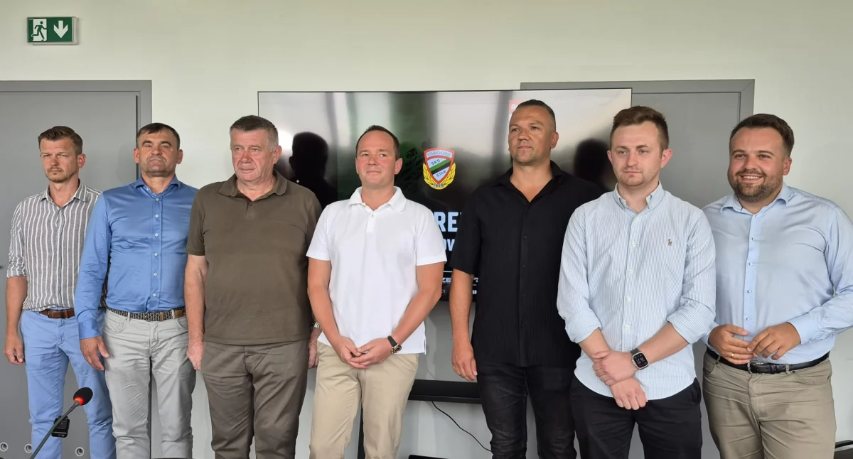 Piłka nożna, Starachowice nowymi sponsorami Dodatkowe ponad pół miliona złotych klubu - zdjęcie, fotografia