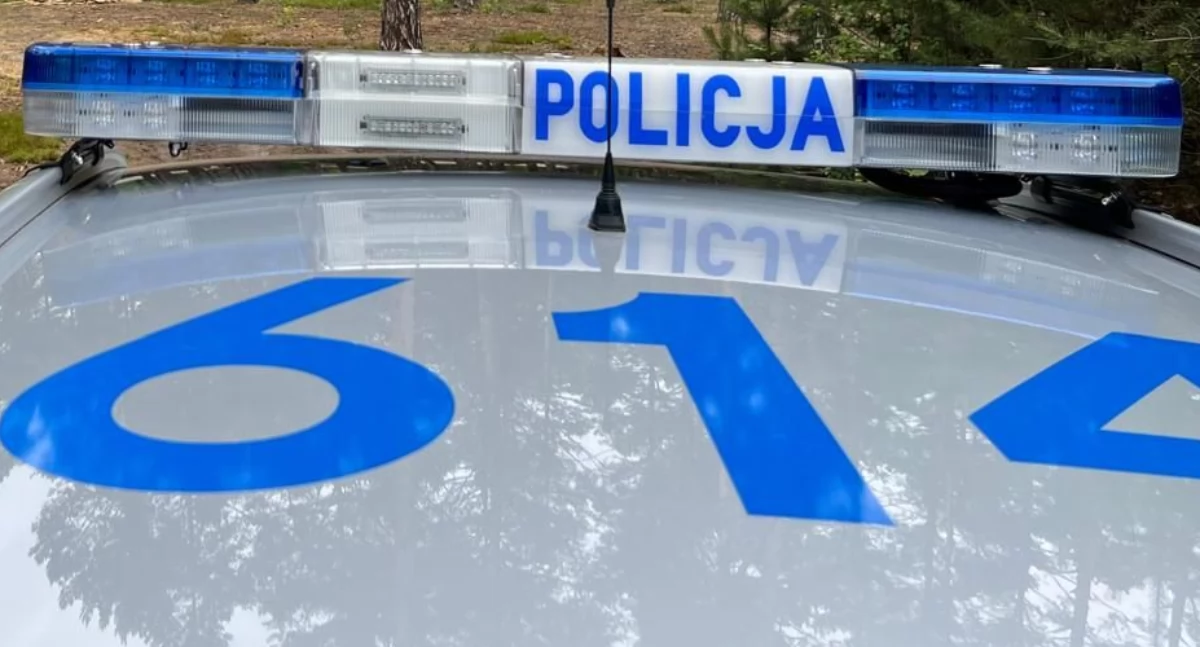 Kronika policyjna, Jeden zatrzymał karetkę pogotowia drugi agresywny wobec ratowników Interwencja policji Kościelnej Starachowicach - zdjęcie, fotografia