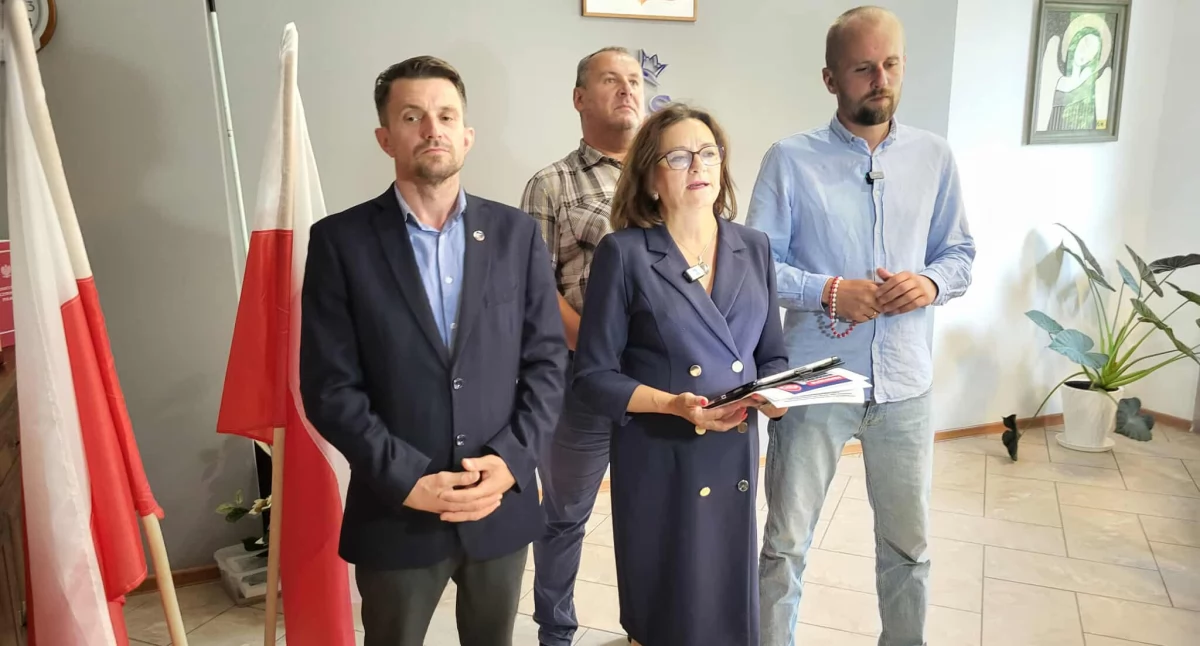 Politycy, Bezpieczeństwo granic lupą spotkanie biurze poselskim Agaty Wojtyszek - zdjęcie, fotografia