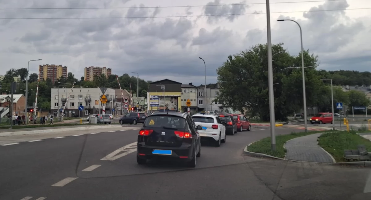 Interwencje, Bezmyślność kierowców przejazd wiaduktem Zachodnich leży! - zdjęcie, fotografia