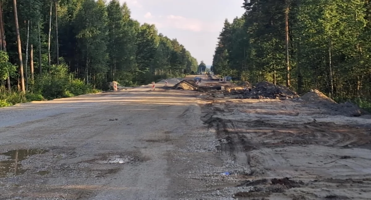 Plac budowy - widok ze skrzyżowania z drogą leśną Lipie - Wąchock w kierunku Starachowic 