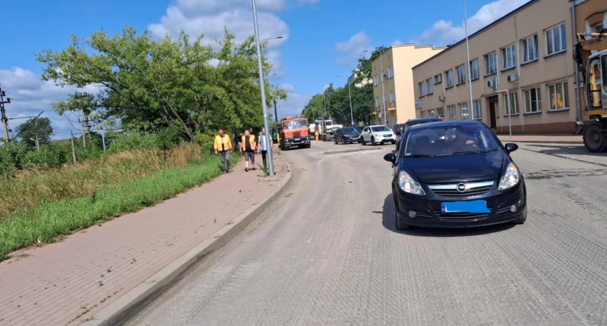Nawierzchnia wzdłuż ul. Piłsudskiego został sfrezowana 
