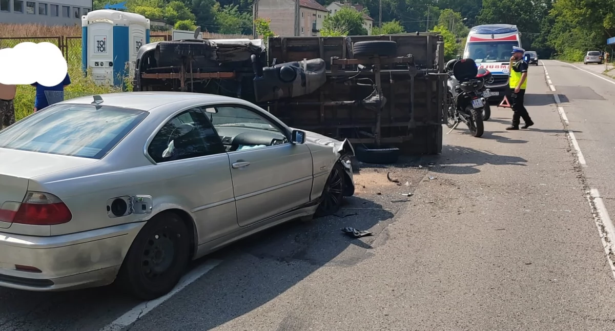 Wypadki drogowe, Wypadek Lubieni zderzyło dostawczym Lublinem jedna osoba szpitalu - zdjęcie, fotografia