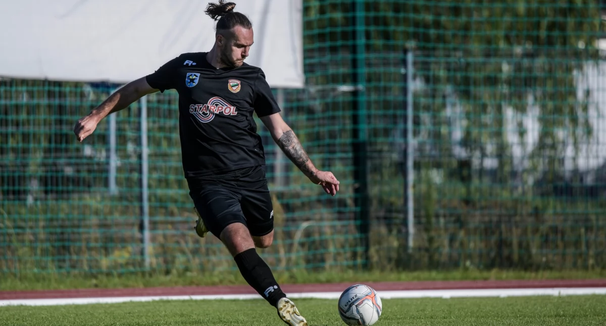 Piłka nożna, piątek Spartakusem Daleszyce prezentacja Starachowice zaprasza kibiców stadion - zdjęcie, fotografia