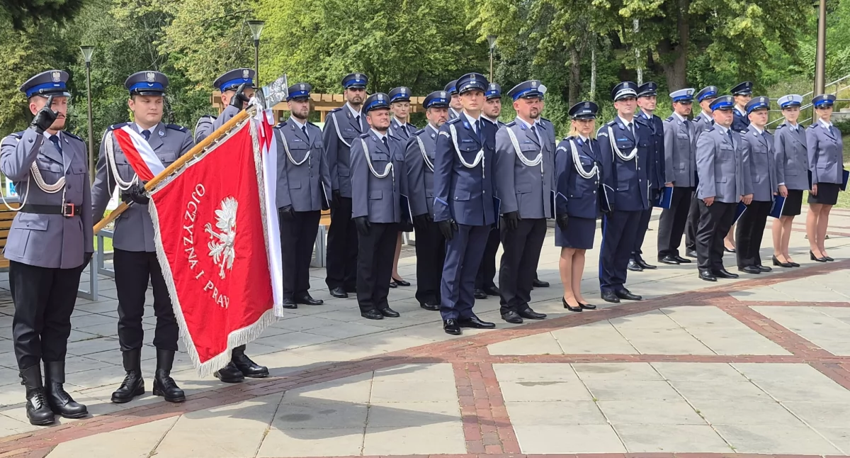 Kronika policyjna, Powiatowe obchody święta policji Starachowicach Funkcjonariusze awansami nagrodami wzorową służbę - zdjęcie, fotografia