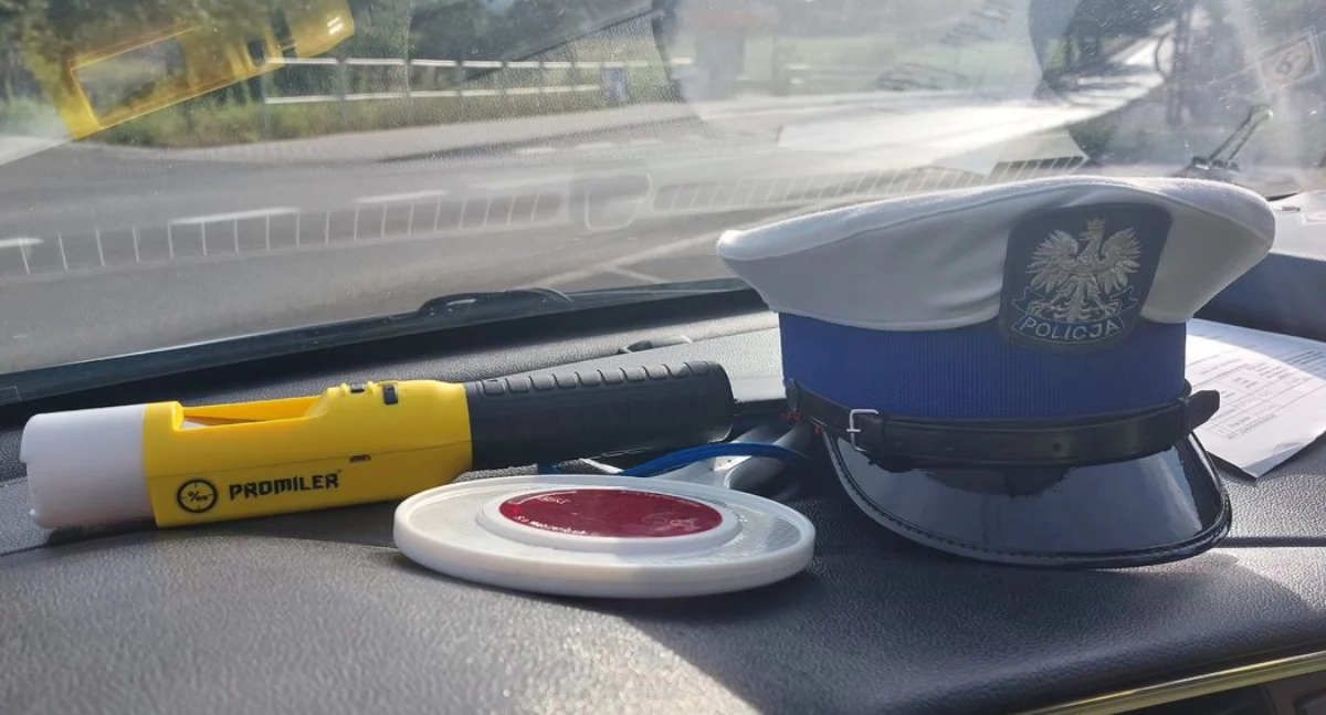 Wypadki drogowe, Poważny wypadek udziałem ciężarówki osobowego Parszowie ciężarówce przewożono butle gazem - zdjęcie, fotografia