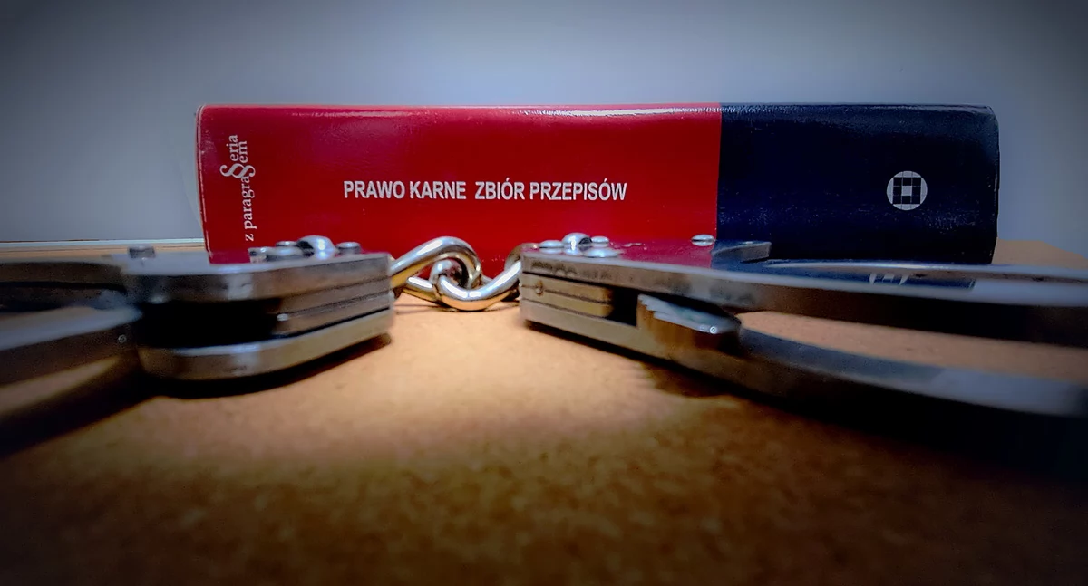 Chciał ukraść plecak, ujęty na gorącym uczynku. Akcja pod sklepem na ul. Radomskiej w Starachowicach