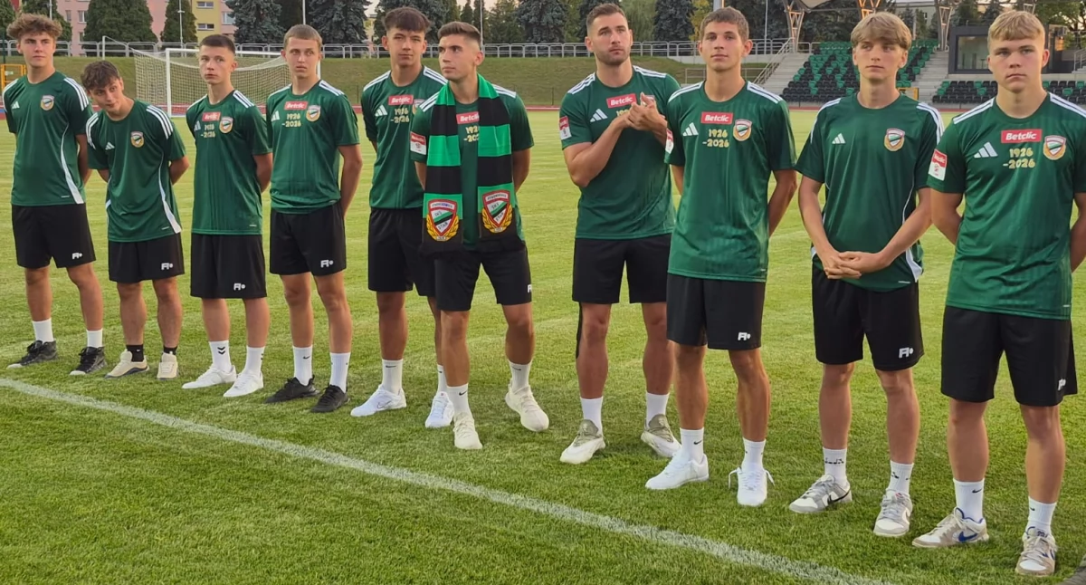 Piłka nożna, Skarb Kibica Staru Starachowice poniedziałek Kompendium wiedzy każdego sympatyka zielono czarnych - zdjęcie, fotografia