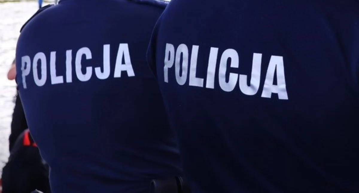 Wypadki drogowe, Wypadek drodze miejscowości Dąbrowa Motocyklista wpadł - zdjęcie, fotografia