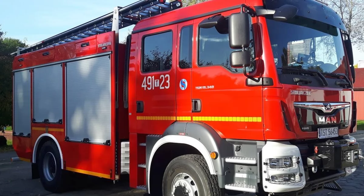 Pożary, Pożar samochodu Armii Krajowej Starachowicach Ogień maską - zdjęcie, fotografia