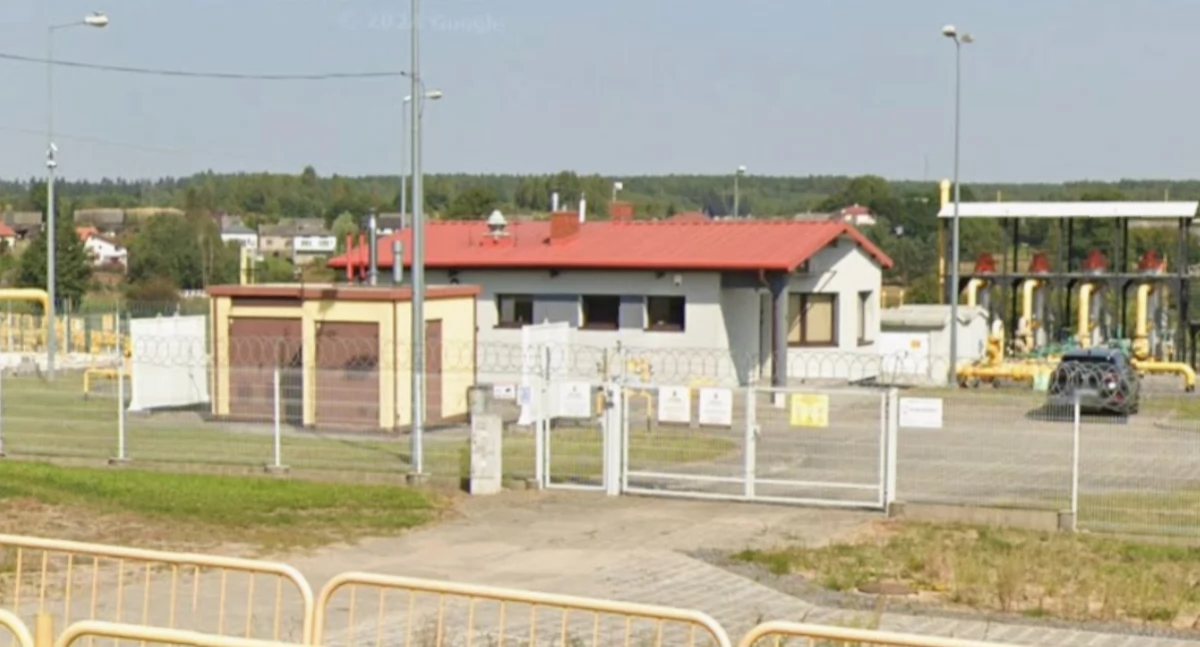 Pożary, Pożar terenie gazowej stacji rozdzielczo pomiarowej Lubieni Strażackie zastępy miejscu - zdjęcie, fotografia