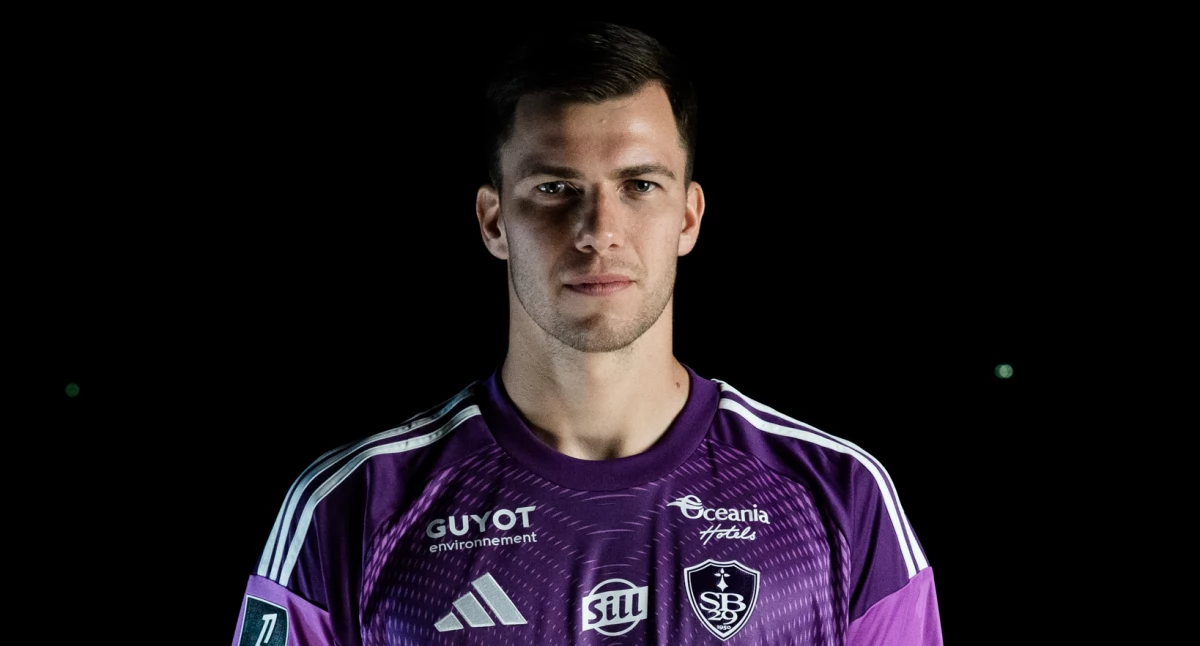 Piłka nożna, Radosław Majecki zmienia Wychowanek Pawłów zagra Stade Brest - zdjęcie, fotografia