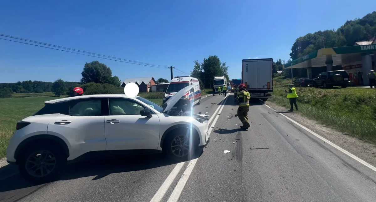 Wypadki drogowe, Wypadek Starachowickiej Wąchocku Zderzenie lexusa volvo - zdjęcie, fotografia