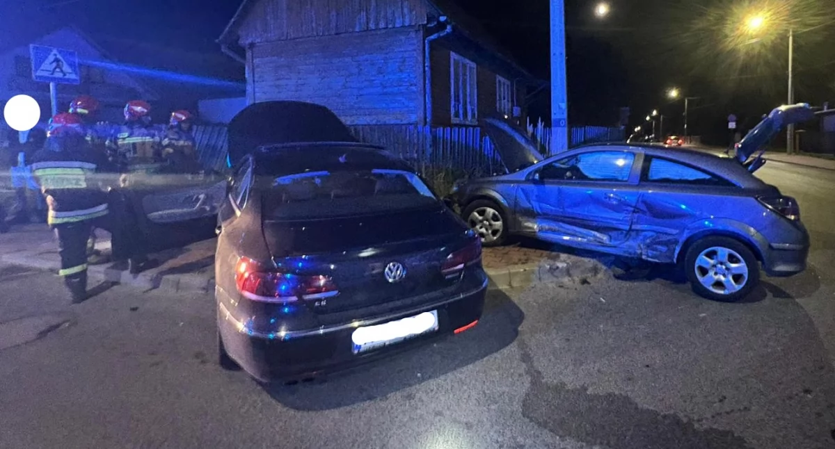 Wypadki drogowe, Wypadek południowej części Starachowic osoby poszkodowane służby miejscu zdarzenia - zdjęcie, fotografia