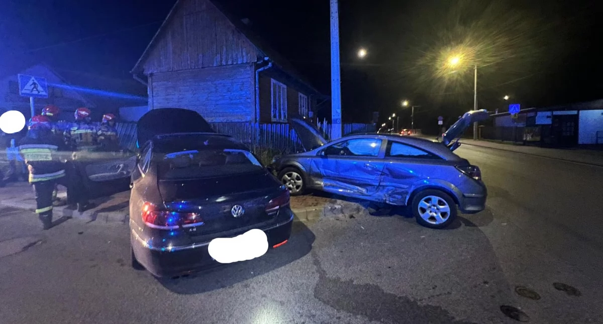 Wypadki drogowe, Nocny wpadek Starachowicach informacje wydarzyło skrzyżowaniu Południowej Moniuszki - zdjęcie, fotografia
