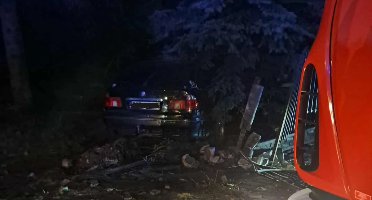 Wypadki drogowe, Wypadek Miodowej Starachowicach Kierowca stracił kontrolę autem - zdjęcie, fotografia