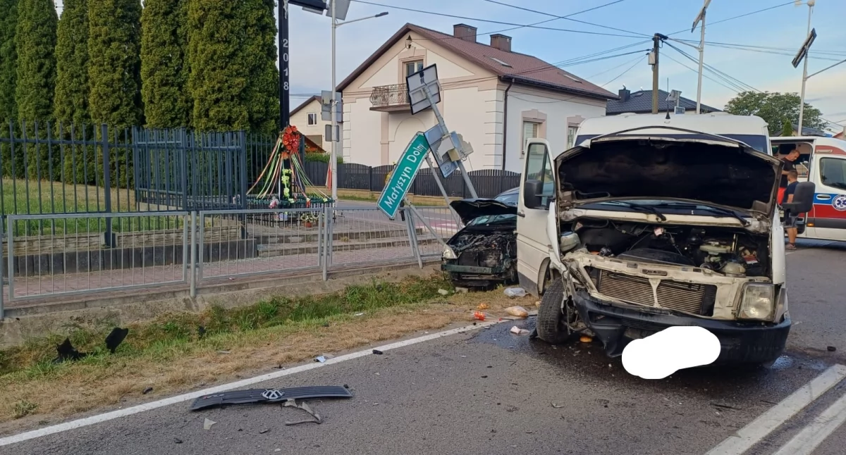 Wypadki drogowe, Zderzenie toyotą Małyszynie Górnym Dwóch kierowców szpitalu - zdjęcie, fotografia