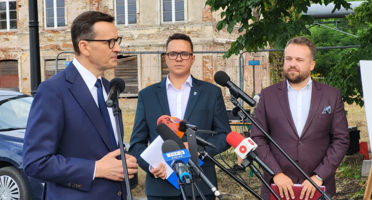 Wydarzenia, Premier Mateusz Morawiecki Starachowicach podsumowanie budowy nowego wiaduktu - zdjęcie, fotografia