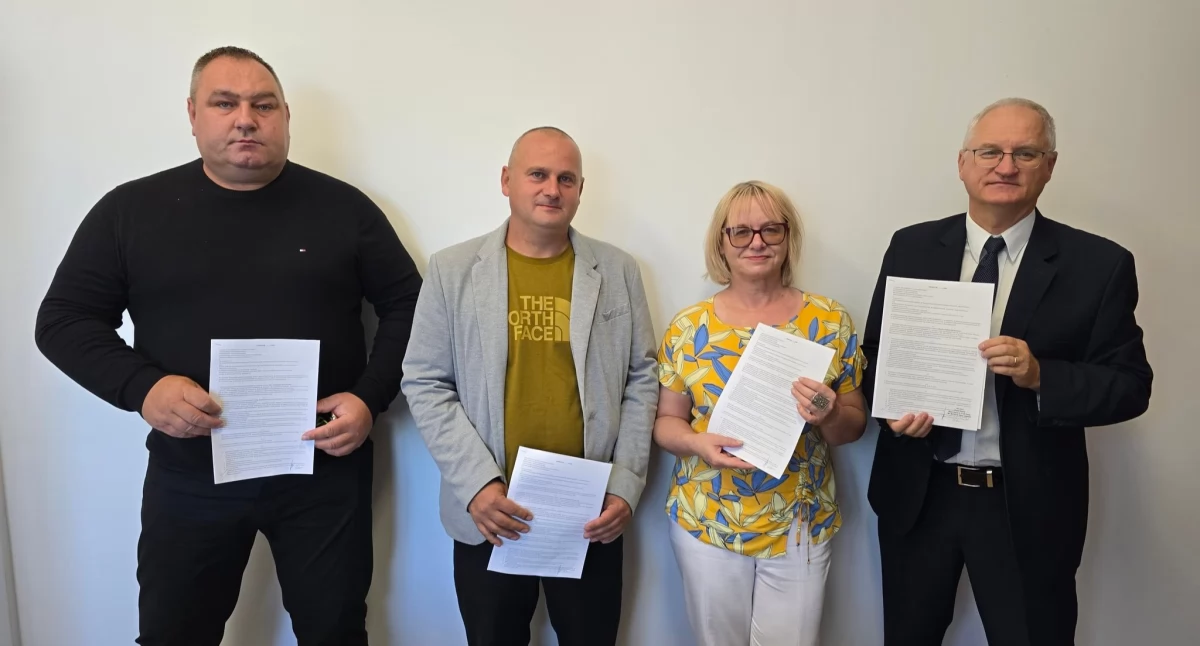 Podpisanie umowy z wykonawcą na Remont budynku OSP w Brzeziu 