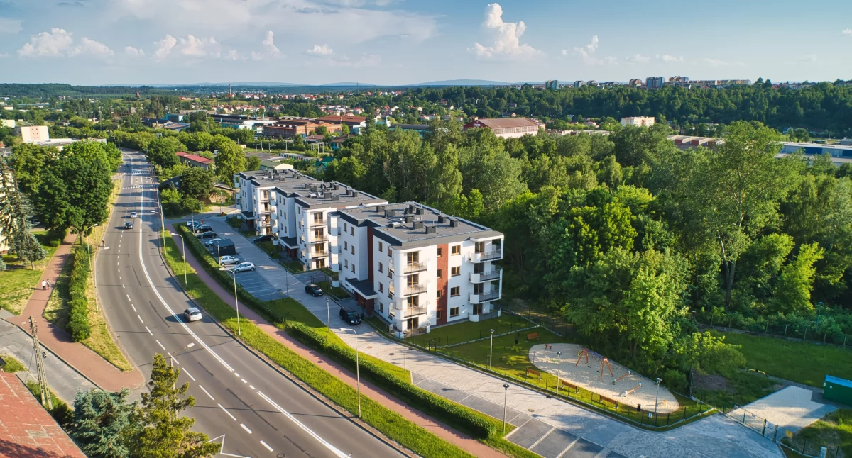 Mieszkanie jest w bloku przy ul. Pisłudskiego