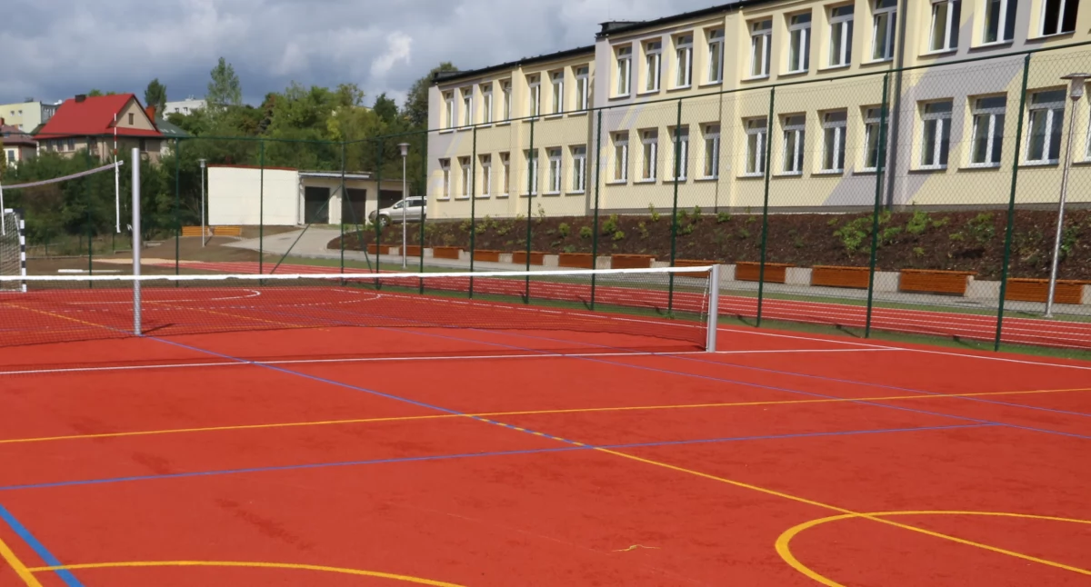 Edukacja, Nauczycielki odchodzą kontrowersyjnym występie - zdjęcie, fotografia