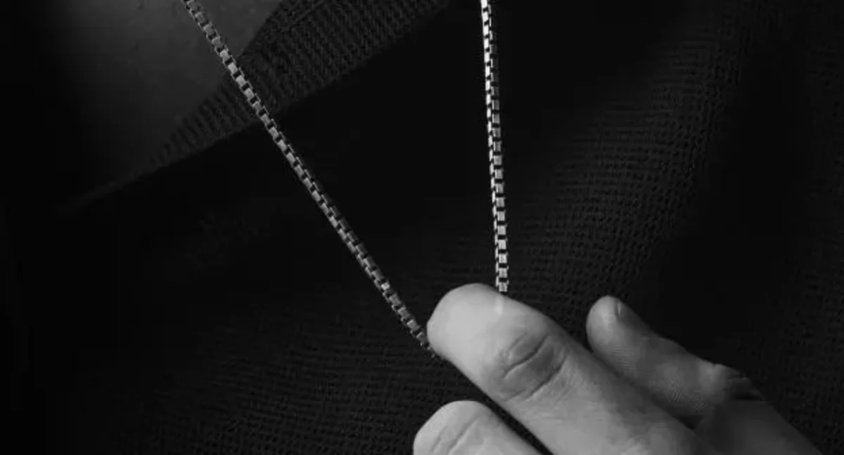 Materiały promocyjne, Srebrne łańcuszki męskie ponadczasowy dodatek który podkreśli Twój - zdjęcie, fotografia