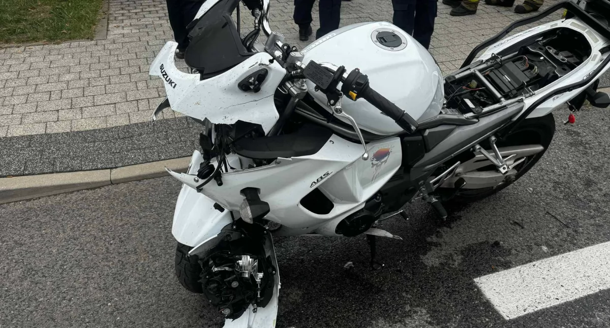 Wypadki drogowe, Niebezpieczna niedziela naszych drogach Kolizja motocykla samochodem Świętej Katarzynie - zdjęcie, fotografia