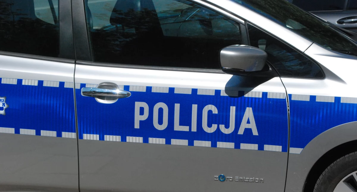 Wypadki drogowe, Zderzenie dwóch samochodów Starachowicach Policjanci strażacy miejscu zdarzenia - zdjęcie, fotografia