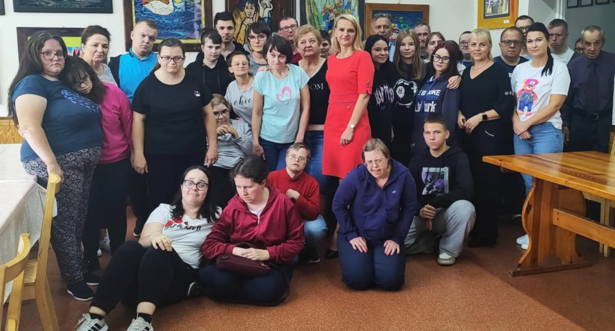 Edukacja, Młodzież praktykach fryzjerskich - zdjęcie, fotografia