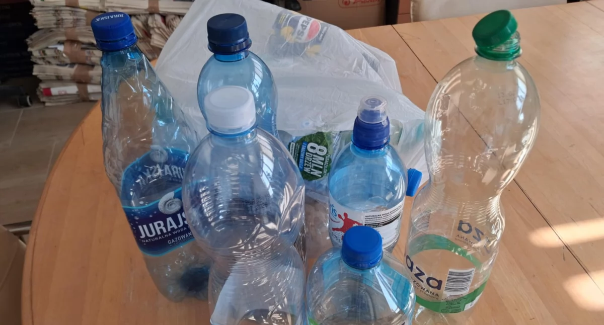 System kaucyjny obejmuje butleki szklane, plastikowe oraz puszki...