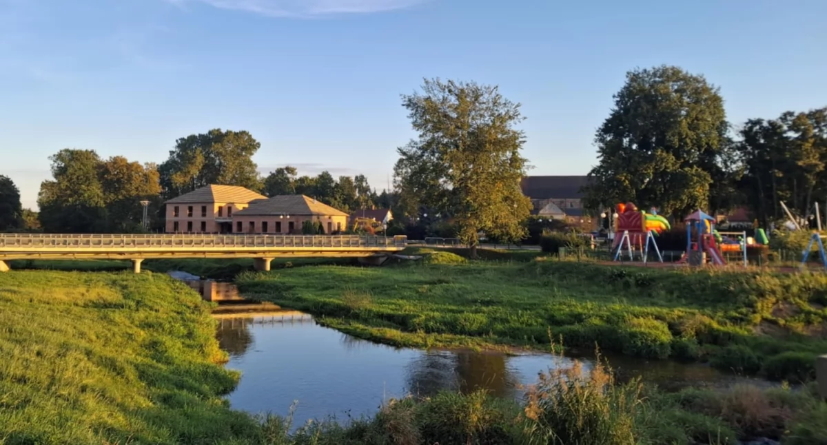 Nowy Urząd Gminy powstaje nad rzeką Kamienną