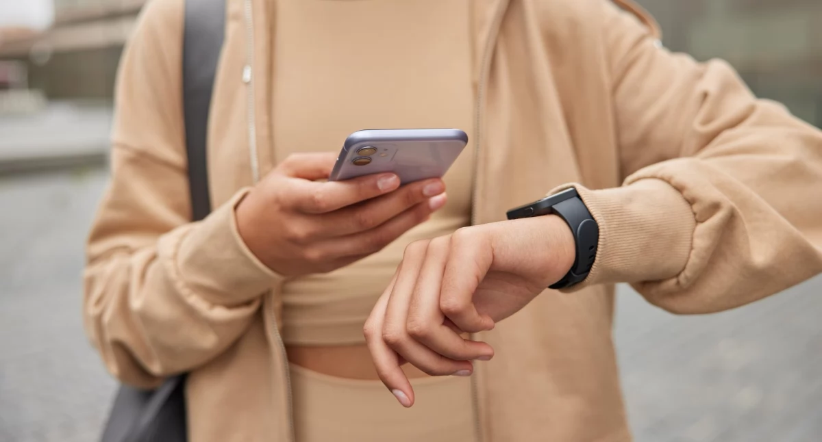 Materiały promocyjne, Stylowy smartwatch damski prezent praktyczne pomysły upominek - zdjęcie, fotografia