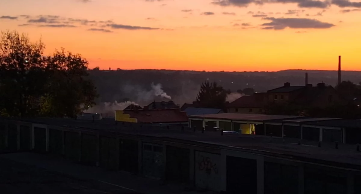 Smog nad miastem. Mieszkańcy Starachowic obawiają się jakości powietrza