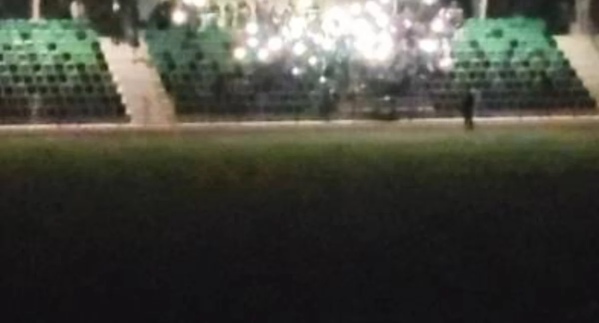 W sobotę na starchowickim stadionie podczas meczu Staru zapanowała ciemność