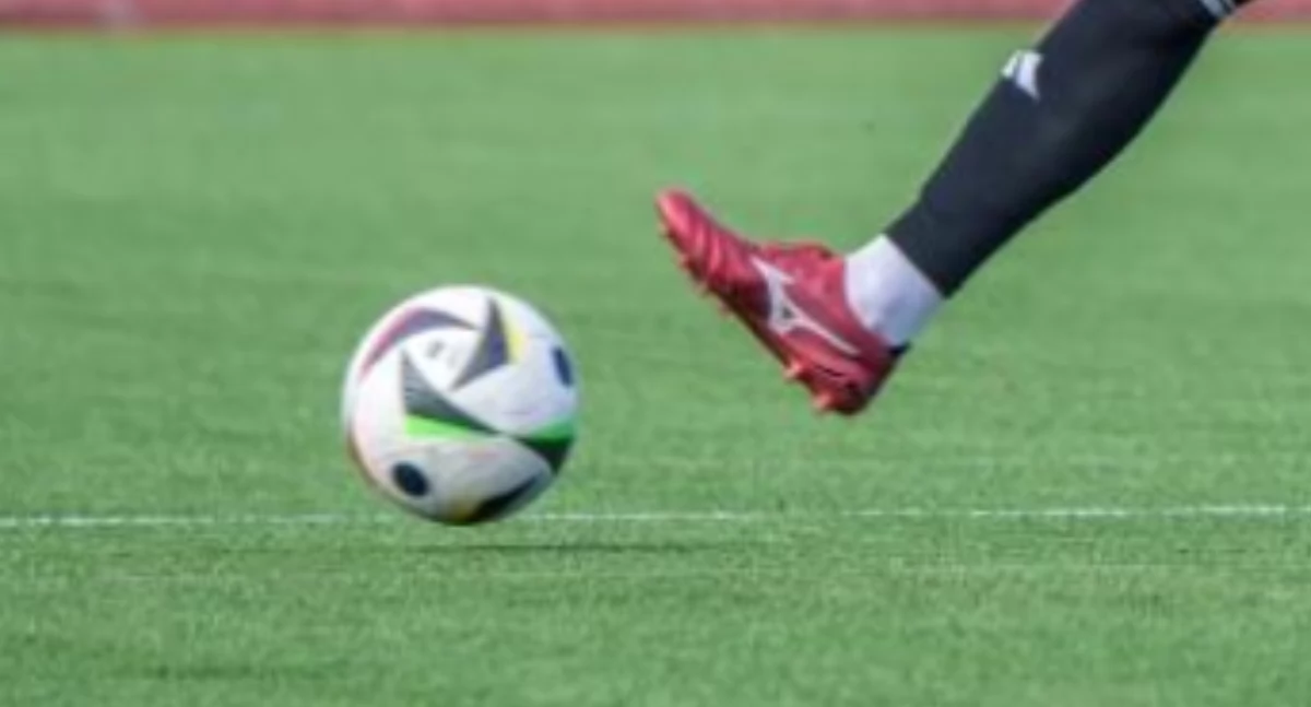 Piłka nożna, Piłkarski weekend osłabiony podejmuje lidera derby Kamienna Instal Wodnik powalczą - zdjęcie, fotografia