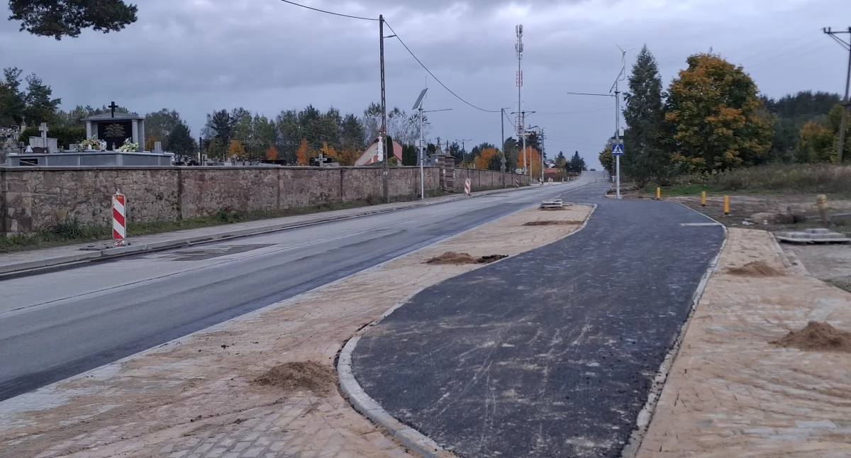Droga jest zamknięta od cmentarzu w Wąchocku 