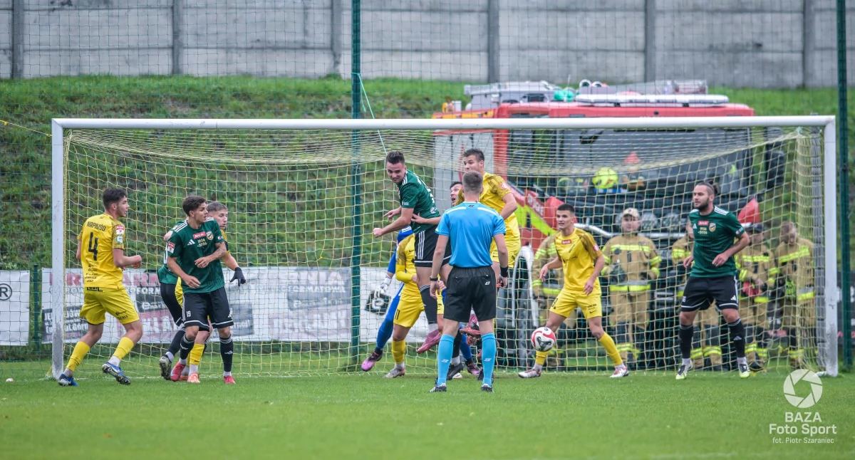 Emocjonujący pojedynek w Jędrzejowie – Star Starachowice zwycięża 0:1! Galeria zdjęć!