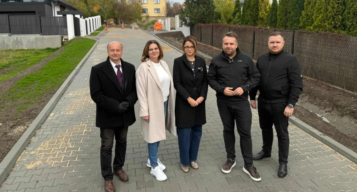 Wykonanie tej drogi to zasługa Grupy Inicjatywnej z ulicy Ustronie, na czele z panią Marleną Krukowską. To najlepsza reklama PIL - pokazuje, że razem możemy więcej! 