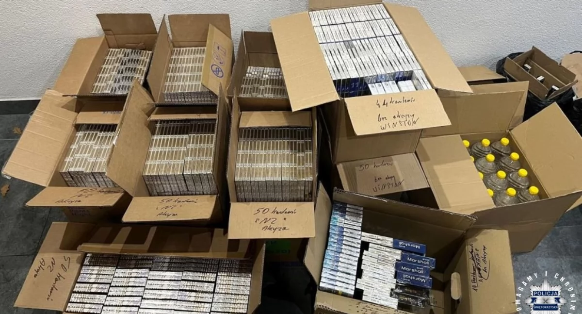 Kontrabanda w starachowickim garażu   Fot. KPP Starachowice